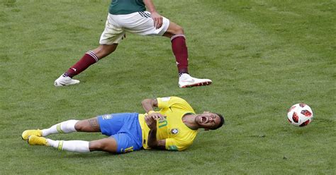 soccer players flopping.